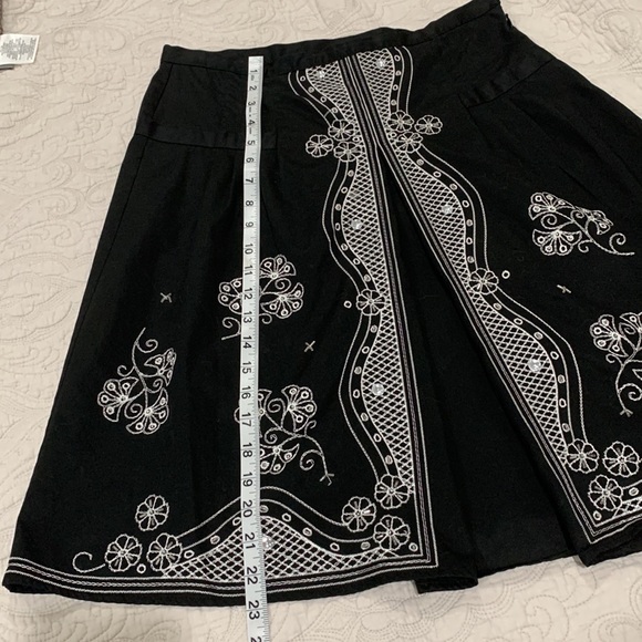 Nine & Co. Black and White Embroidered A-Line Skirt size 8 100% cotton - Picture 3 of 7